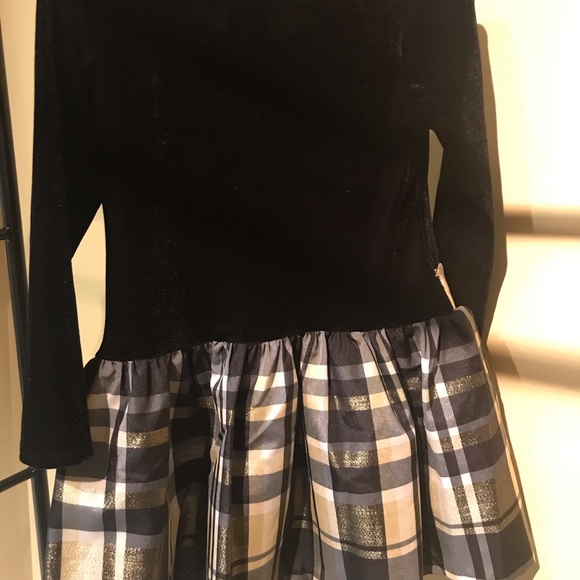 Beautiful little girls dress - Picture 2 of 4